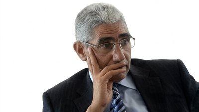 بروفايل|الدكتور عباس منصور.. الذهب لا يصدأ