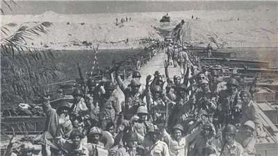 مشاهد نادرة تُجسد عبور القوات المسلحة لقناة السويس خلال حرب أكتوبر.. فيديو