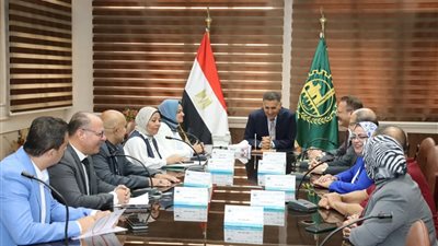 محافظ القليوبية يلتقي مجلس إدارة الهلال الأحمر المصري الجديد المُعيَّن لبحث تطوير العمل الإنساني وتعزيز خدمات بنك الدم