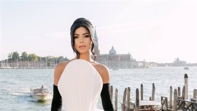 كالرولين عزمي تستعرض رشاقتها بالكاجول 