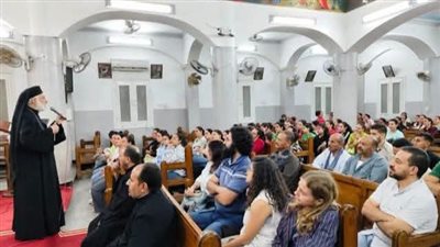الأنبا باسيليوس يشهد فعاليات روحية مع مسؤولي الخدمات الرعوية بكنيسة العذراء بالحواصلية