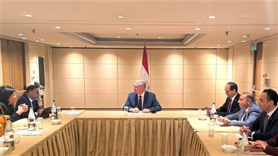 وزير البترول يبحث مع 