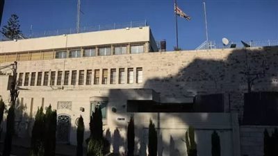 بعد انتهاء مهلة إسرائيل.. إزالة لافتات القنصلية البريطانية في القدس