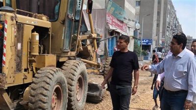 ميدانياً.. استمرار أعمال تطوير ورفع كفاءة شوارع صقر قريش بالحي العاشر