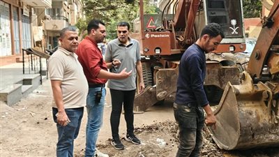 رئيس حي حدائق القبة يتابع رفع المخلفات بعدد من الشوارع