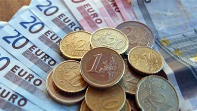 الدولار يسجل 4.805 جنيه واليورو يرتفع قرشين