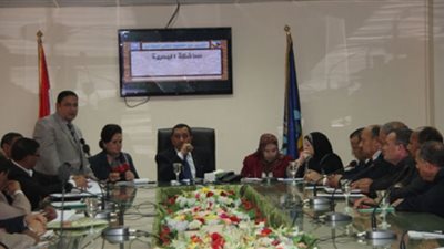 بحث إمكانية بناء مدارس فنية جديدة بقرى البحيرة