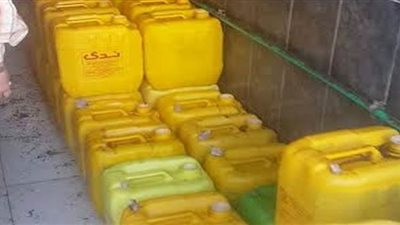ضبط مصنع غير مرخص لإعادة تعبئة زيت الطعام بدمياط