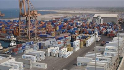 فتح 4 موانئ بالسويس بعد هدوء العواصف الترابية