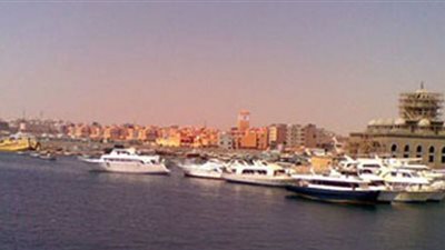 إعادة فتح ميناء الغردقة وفض اعتصام الحمالين