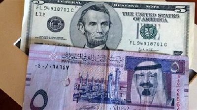 تراجع الريال السعودي أمام الدولار بسبب انخفاض أسعار النفط