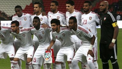 الإمارات وعمان إلى نصف نهائي 
