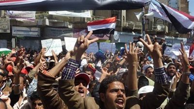 قوات يمنية تمنع متظاهرى الحوثيين من قطع طريق