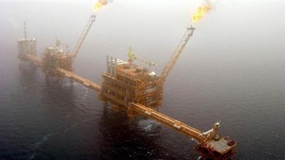 إيران وفنزويلا والعراق وقطر يبحثون تجميد إنتاج النفط لدعم الأسعار