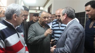 محافظ دمياط يأمر بعدم استخدام حديد التسليح الموجود بموقع مبنى 