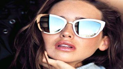 بالصور.. تألقي بالنظارات الشمسية الكبيرة لإطلالة مميزة هذا الصيف