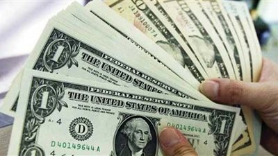 الدولار يواصل الهبوط في البنوك.. ويصل لـ 15.90 جنيه