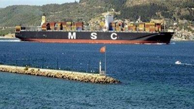 الحوثيون يتهمون التحالف باستهداف سفينة ليبية في باب المندب