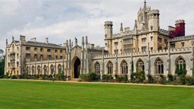 مسئول إيطالي يتهم جامعة كامبريدج بإخفاء 
