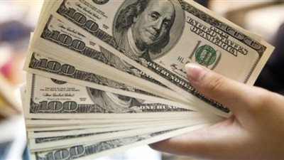 الدولار يسجل ١٩ جنيها في مطار القاهرة