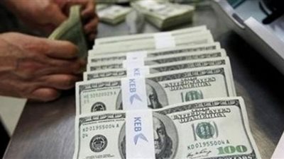 الهدوء يسيطر على أسعار الدولار خلال تعاملات اليوم