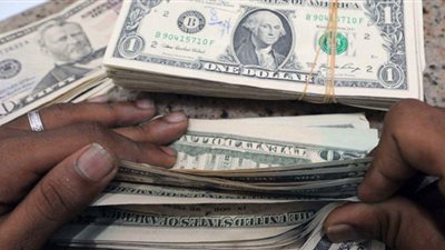 التجاري الدولي يرفع سعر الدولار قرشين في بداية تعاملات الأسبوع