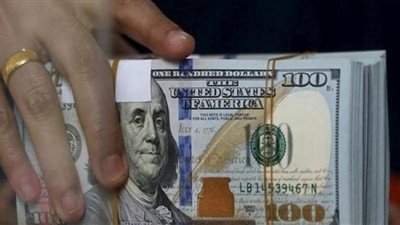 الدولار يستقر أمام الجنيه في تعاملات البنوك