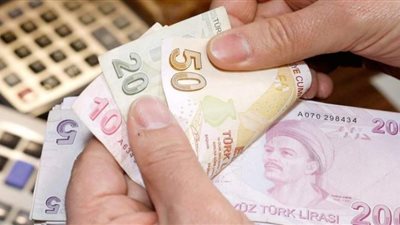 موديز تحذر تركيا: ضعف الليرة سيؤثر سلبًا على تصنيفكم