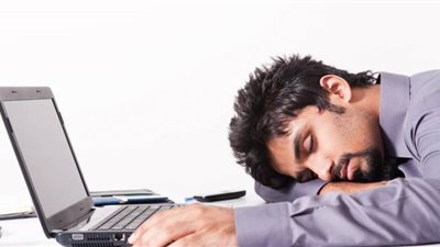 دراسة: نوم القيلولة يعزز الأداء الذهني