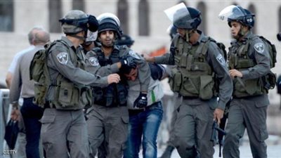 شرطة الاحتلال الإسرائيلية تصيب أسرى فلسطينيين أثناء اقتحامهم سجن نفحة
