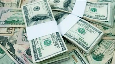 استقرار نسبي في أسعار الدولار بالبنوك اليوم