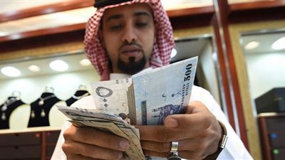 السعودية تنفي فرض رسوم على التحويلات المالية للخارج
