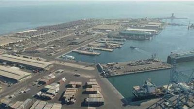 استئناف حركة الملاحة البحرية في ميناء الشويخ بالكويت بعد تحسن حالة الطقس
