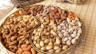 حفنة من المكسرات تقيك من السرطان