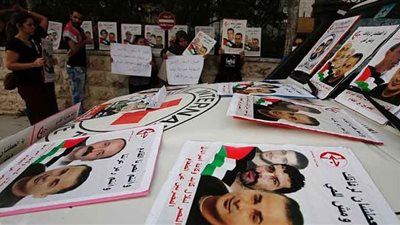 محكمة إسرائيلية تؤيد إطعام المضربين 