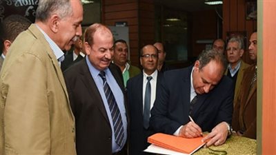محافظ الإسكندرية يتفقد شركة الصرف الصحي استعدادًا للنوات القادمة