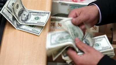 البنك التجاري الدولي يرفع سعر الدولار قرشًا واحدًا