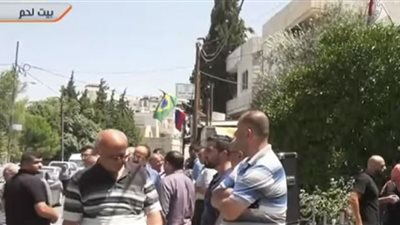 بالفيديو.. اعتصام أمام الصليب الأحمر في الضفة تضامنا مع الأسرى الإداريين