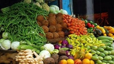بالفيديو.. أسعار الخضراوات والفاكهة في سوق الجملة