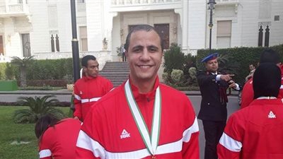 الرئيس السيسي يُكرم المدير الفني لكاراتيه الزمالك