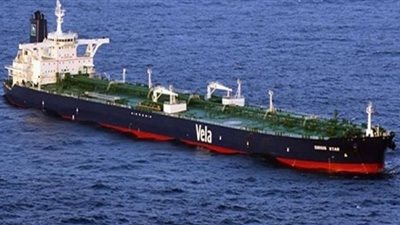السعودية تعلق جميع شحنات النفط الخام التي تمر بباب المندب